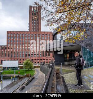 L'Ullsteinhaus est un bâtiment historique classé de style expressionniste en brique conçu par l'architecte Eugen Schmohl à Tempelhof-Berlin, en Allemagne Banque D'Images