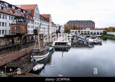 Allemagne, Berlin. Entrepôt Tempelhof Harbour. Le bâtiment historique classé a été restauré et abrite désormais des boutiques et des restaurants Banque D'Images