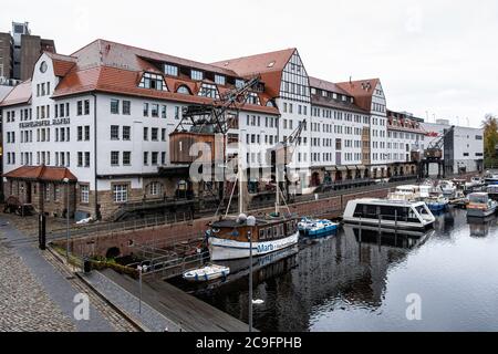 Allemagne, Berlin. Entrepôt Tempelhof Harbour. Le bâtiment historique classé a été restauré et abrite désormais des boutiques et des restaurants Banque D'Images