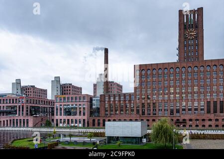 L'Ullsteinhaus est un bâtiment historique classé de style expressionniste en brique conçu par l'architecte Eugen Schmohl à Tempelhof-Berlin, en Allemagne Banque D'Images
