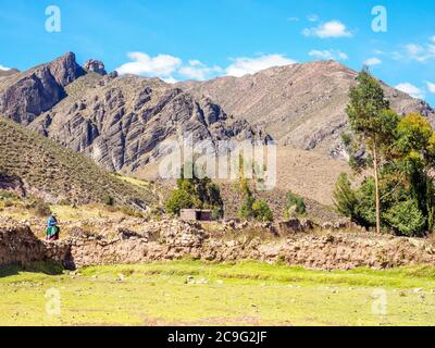 Chaîne de montagnes autour de Chivay dans la vallée de Colca - région d'Arequipa, Pérou Banque D'Images