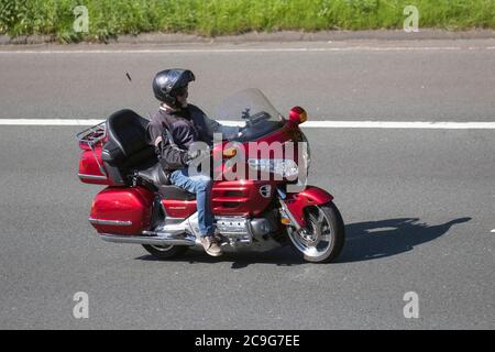 2018 rouge Honda Goldwing; motard; transport à deux roues, motos, véhicule, routes, motos, motards, motards qui se conduisent à Chorley, Royaume-Uni Banque D'Images