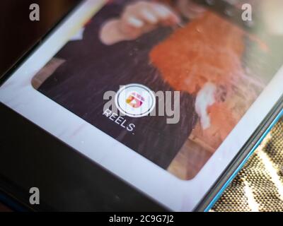 Assam, inde - 9 juillet 2020 : rouleaux Instagram pour faire de courtes vidéos. Banque D'Images