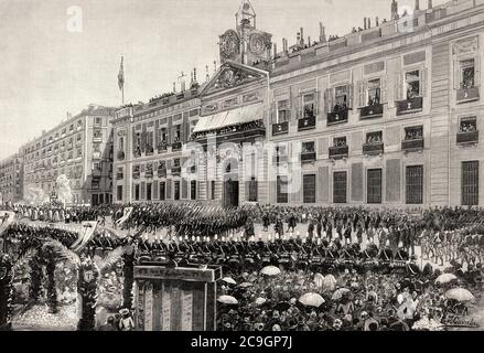 Procession traditionnelle de Corpus Christi à la Puerta del sol 1890, Madrid. Espagne. Illustration gravée de la Ilustracion Española y Americana datant du XIXe siècle 1890 Banque D'Images