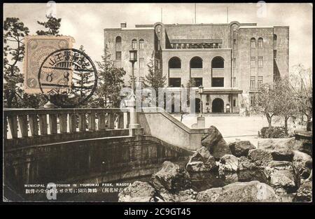 Japon 1933 a estampillé une carte postale avec photo réelle montrant l'auditorium municipal de Tsurumai Nagoya. Banque D'Images