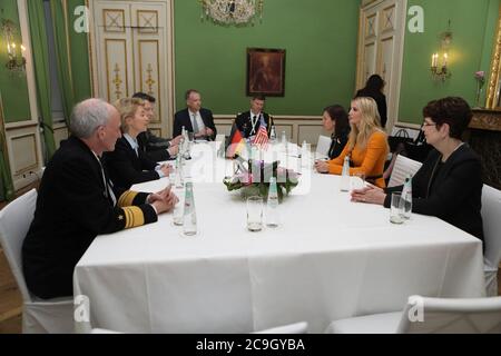 Ivanka Trump rencontre le ministre allemand de la Défense, Ursula von der Leyen (46191740055). Banque D'Images