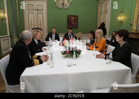 Ivanka Trump rencontre le ministre allemand de la Défense, Ursula von der Leyen (47053314062). Banque D'Images