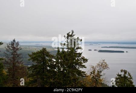 Lac dans la région du Nord-Carélie, Finlande Banque D'Images