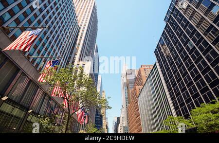 Architecture de Manhattan le long de East 42nd Street, New York City, États-Unis. Banque D'Images