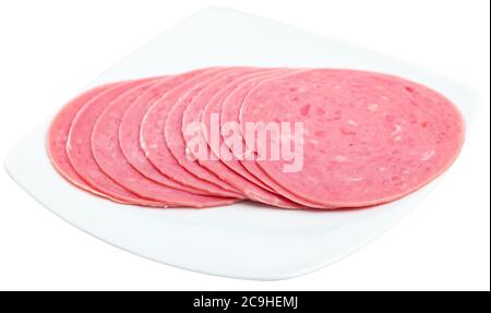 Tranches de mortadelle de saucisse de dinde. Isolé sur fond blanc Banque D'Images