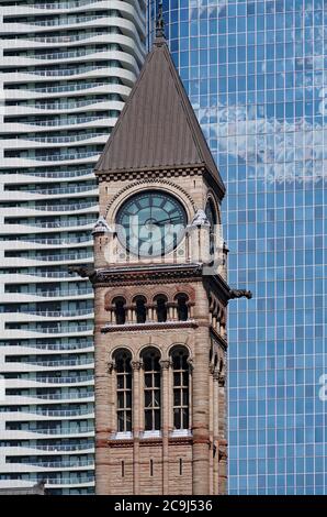 Tour de l'horloge du vieil hôtel de ville de Toronto Banque D'Images