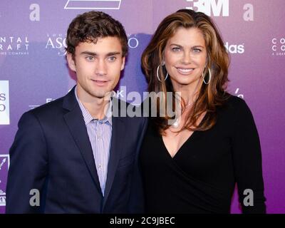 17 novembre 2012, Los Angeles, Californie, États-Unis: Erik Ireland et Kathy Ireland assistent à la Roast de célébrités de Kareem Abdul-Jabbar, organisée par George Lopez. (Image crédit : © Billy Bennight/ZUMA Wire) Banque D'Images