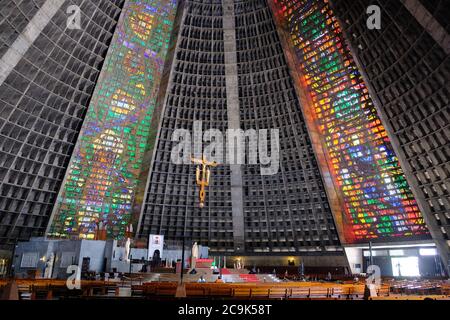 Brésil Rio de Janeiro - Cathédrale métropolitaine de Saint-Sébastien - Catedral Metropolitana de Sao Sebastiao intérieur Banque D'Images