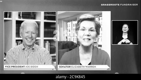 Wilmington, Delaware, États-Unis. 31 juillet 2020. Une capture d'écran du vice-président JOE BIDEN et de la sénatrice ELIZABETH WARREN (D-ma) a été capturée lors d'une collecte de fonds à la base pour le Fonds de la victoire de Biden. Crédit : Brian Cahn/ZUMA Wire/Alay Live News Banque D'Images