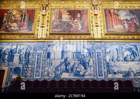 Evora, Portugal - 1 février 2019 : détail d'Igreja da Misericordia, importante église baroque d'Evora, Alentejo (Portugal), chef-d'œuvre d'azulejos Banque D'Images