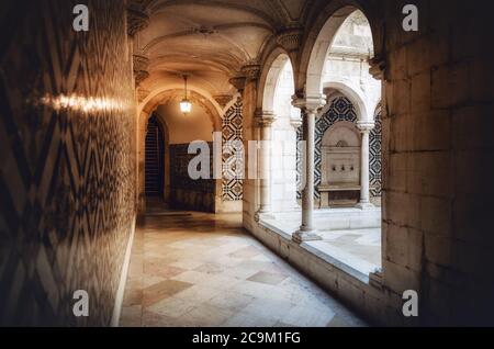 LISBONNE, PORTUGAL - 2 FÉVRIER 2019 : cloître du Convento Madre de Deus, ancien couvent et musée national du carrelage de Lisbonne, Portugal, en février Banque D'Images