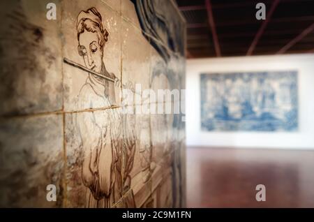 LISBONNE, PORTUGAL - 2 FÉVRIER 2019 : ensemble baroque du XVIIIe siècle de l'azulejo antique, tuiles peintes traditionnelles avec flûte à bec femelle dans le Na de Lisbonne Banque D'Images