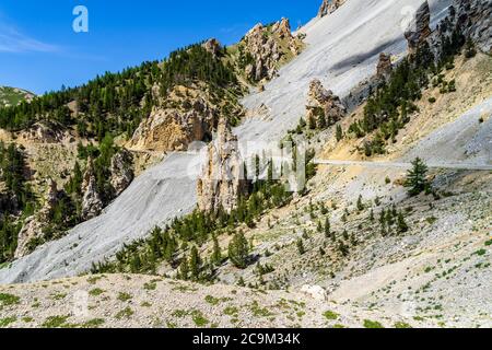 Le paysage pittoresque de la chasse Deserte en route vers le Col d'Izoard, l'un des cols de montagne les plus emblématiques du Tour de France Banque D'Images