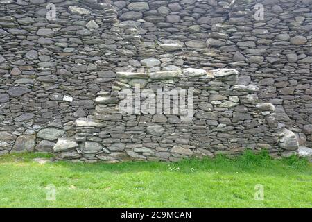 Comte Kerry dans le sud de l'Irlande en boucle autour de la péninsule Iveragh section Sneem à Caherdaniel, grand staigue de pierre fort Banque D'Images