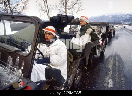 Exercices de l'OTAN AMF (Allied Mobil Force) en Norvège, février 1986; soldats de l'armée luxembourgeoise Banque D'Images