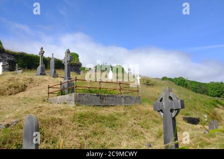 Marcher sur la Kerry Way en 2019 dans le comte Kerry dans le sud de l'Irlande en longent la section de la péninsule d'Iveragh Sneem à Caherdaniel Banque D'Images