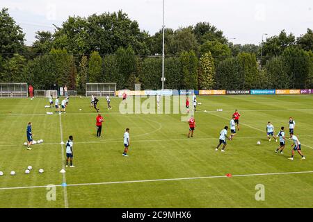 AMSTERDAM , 01-08-2020 , Sportpark de Toekomst , football néerlandais , Eredivisie , saison 2020 / 2021. Vue d'ensemble du terrain pendant la session de formation d'Ajax Banque D'Images