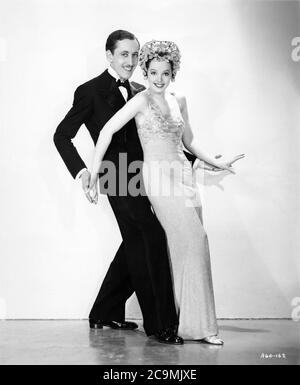 CYRIL WELLS et JESSIE MATTHEWS dans SON AMOUR ENCORE 1936 réalisateur VICTOR SAVILLE costumes Joe Strassner Gaumont British Picture Corporation Banque D'Images