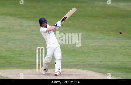 Alex Davies, de Lancashire, se batte pendant la première journée du match de Bob Willis Trophy à Blackfinch New Road, Worcester. Banque D'Images