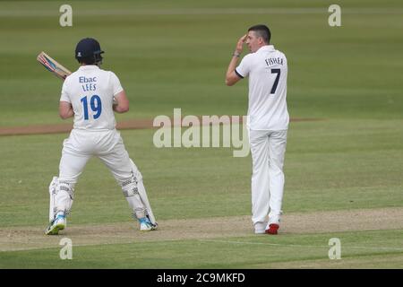 CHESTER LE STREET, ANGLETERRE. 1ER AOÛT 2020 - Matthew Fisher du Yorkshire réagit après avoir lancé un appel pour une prise contre Alex Lees refusé lors du match de Trophée Bob Willis entre Durham et Yorkshire à Emirates Riverside, Chester le Street le samedi 1er août 2020. (Credit: Mark Fletcher | MI News) Credit: MI News & Sport /Alay Live News Banque D'Images