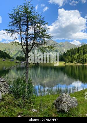 Lac Duisitzkarsee en Autriche.le Duisitzkarsee est probablement l'un des plus beaux lacs de montagne du Schladminger Tauern.The place without tou Banque D'Images