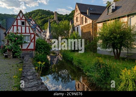 Monreal, Allemagne - 11 juillet 2020 : maisons à colombages dans le village historique Banque D'Images