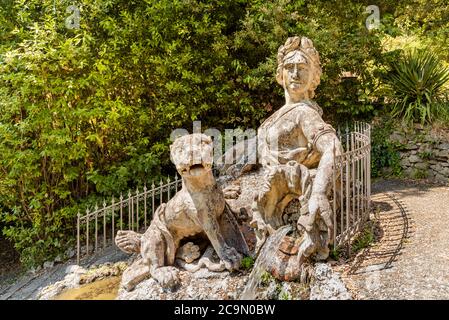 Statue dans le jardin historique Garzoni à Collodi, dans la municipalité de Pestia, province de Pistoia en Toscane, Italie Banque D'Images