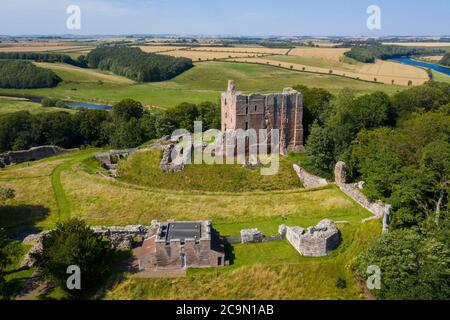 Vue aérienne du château de Norham, Northumberland, Angleterre. Banque D'Images