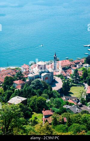 La ville de Laveno, vue d'en haut Banque D'Images