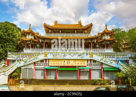 21 avril 2020 : le temple bouddhiste de Longfeng, situé sur la montagne de la carpe (Liyu) à Taitung, taïwan, a été construit en 1976 et rénové en 1993. Cette Banque D'Images