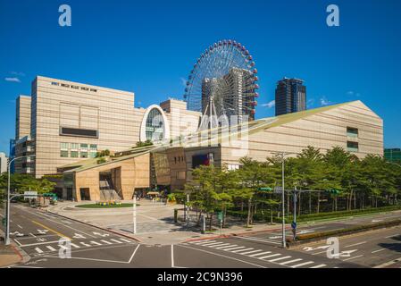 paysage de la ville de taipei avec la roue de ferris à taïwan Banque D'Images