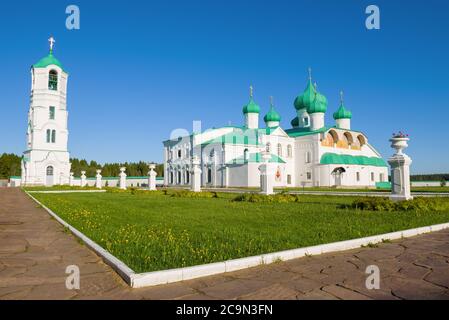 Matin de juin à la cathédrale de Spaso-Preobrazhenskiy. Monastère Svyato-Troitskiy Alexander Svirsky. Leningrad, Russie Banque D'Images