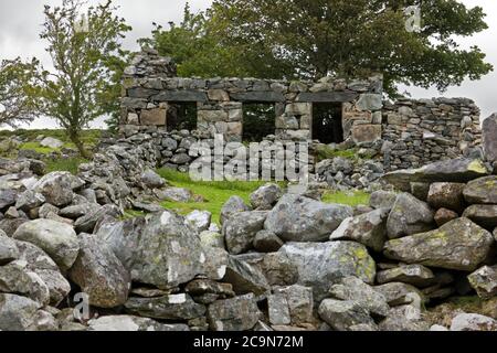 Ce cottage en pierre abandonné se trouve dans le parc national de Snowdonia, dans le nord du pays de Galles. Il se trouve à proximité du village de Deiniolen. Banque D'Images