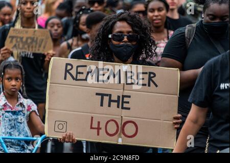 Londres, Royaume-Uni. 1er août 2020. Black Live Matter march from Clapham Common (menée par Iman, la Forever Family Force et les Slow Boys, sur des motos) pour rejoindre la rébellion Stop the Maangamizi: Le jour de l'émancipation d'Afrikan. Ils visent à bloquer Brixton parce que « NOUS/ils ne sommes pas ENTENDUS » dans leur demande pour le gouvernement britannique de créer la Commission parlementaire d'enquête pour la vérité et la justice réparatrice. Crédit : Guy Bell/Alay Live News Banque D'Images