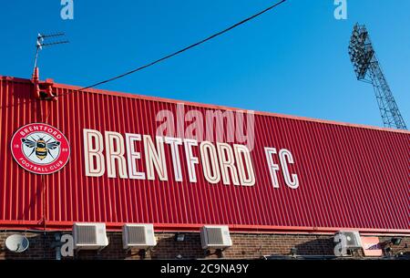 Londres, Royaume-Uni. 30 juillet 2020. Pendant le championnat Sky Bet Jouez demi-finale 2ème match de jambe entre Brentford et Swansea City derrière des portes fermées en raison des directives actuelles du gouvernement COVID-19 sur le sport à Griffin Park, Londres, Angleterre le 29 juillet 2020. Photo par Andrew Aleksiejczuk. Crédit : Prime Media Images/Alamy Live News Banque D'Images