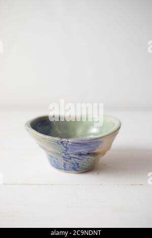 Tasse de thé sur fond blanc. Banque D'Images