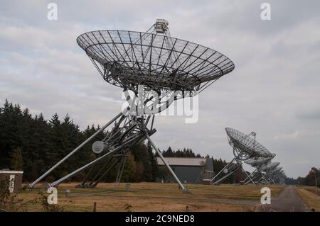 Radio télescopes près du village de Westerbork, pays-Bas. Banque D'Images