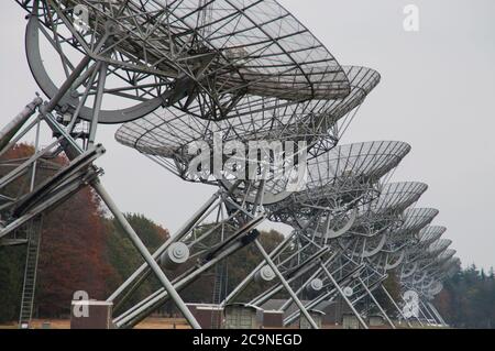 Radio télescopes près du village de Westerbork, pays-Bas. Banque D'Images