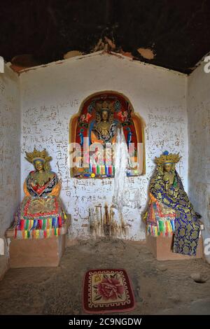 Vert Tara-femelle bodhisattva ou Bouddha avec les accompagnateurs Marici-Ekajata-ThirtyThree Heaven Grottes-MatiSi-Gansu-Chine-0991 Banque D'Images