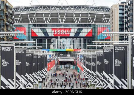 Londres, Royaume-Uni. 1er août 2020. Une vue sur la voie olympique vers le stade Wembley peu avant la finale de la coupe FA entre Arsenal et Chelsea. Normalement en mai, la compétition a dû être reportée en raison de la pandémie du coronavirus. Aucun spectateur ni fan ne sera autorisé dans le stade, il s'agit de la première 'finale de la coupe FA sans ventilateur'. Credit: Stephen Chung / Alamy Live News Banque D'Images