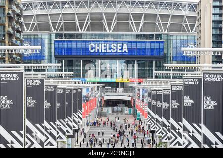 Londres, Royaume-Uni. 1er août 2020. Une vue sur la voie olympique vers le stade Wembley peu avant la finale de la coupe FA entre Arsenal et Chelsea. Normalement en mai, la compétition a dû être reportée en raison de la pandémie du coronavirus. Aucun spectateur ni fan ne sera autorisé dans le stade, il s'agit de la première 'finale de la coupe FA sans ventilateur'. Credit: Stephen Chung / Alamy Live News Banque D'Images