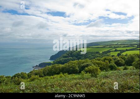 Vue vers Woody Bay près de Lynton, Devon, Angleterre Banque D'Images