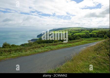 Vue vers Woody Bay près de Lynton, Devon, Angleterre Banque D'Images