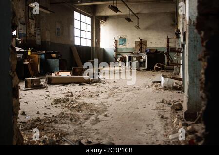 Chambre abandonnée d'une ancienne usine Banque D'Images