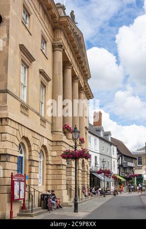 The Town Hall & Museum, Market place, Newark-on-Trent, Nottinghamshire, Angleterre, Royaume-Uni Banque D'Images